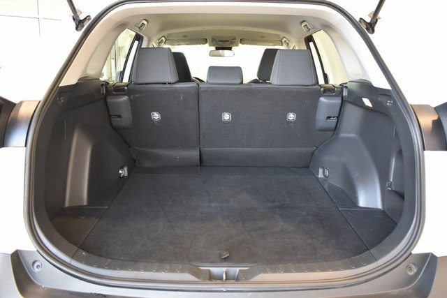 2024 Toyota RAV4 LE photo 8