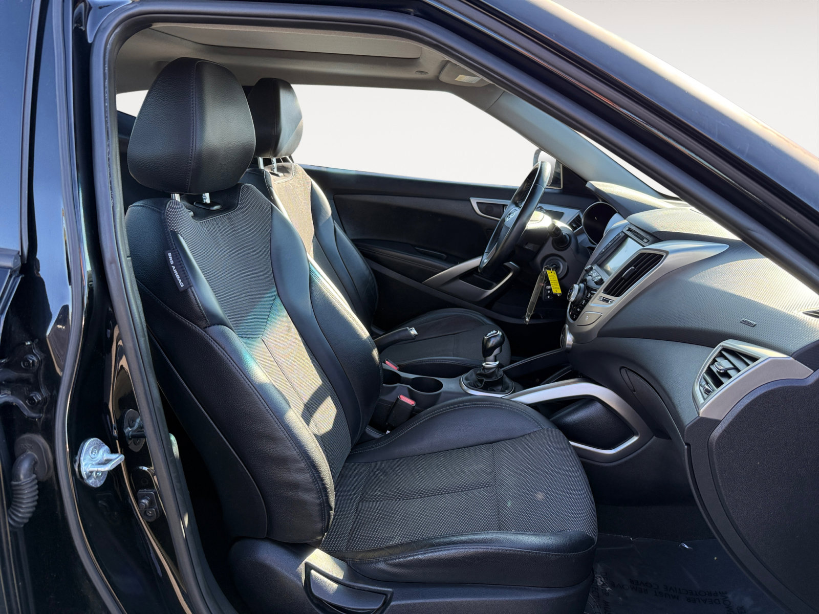 2014 Hyundai Veloster Base photo 18