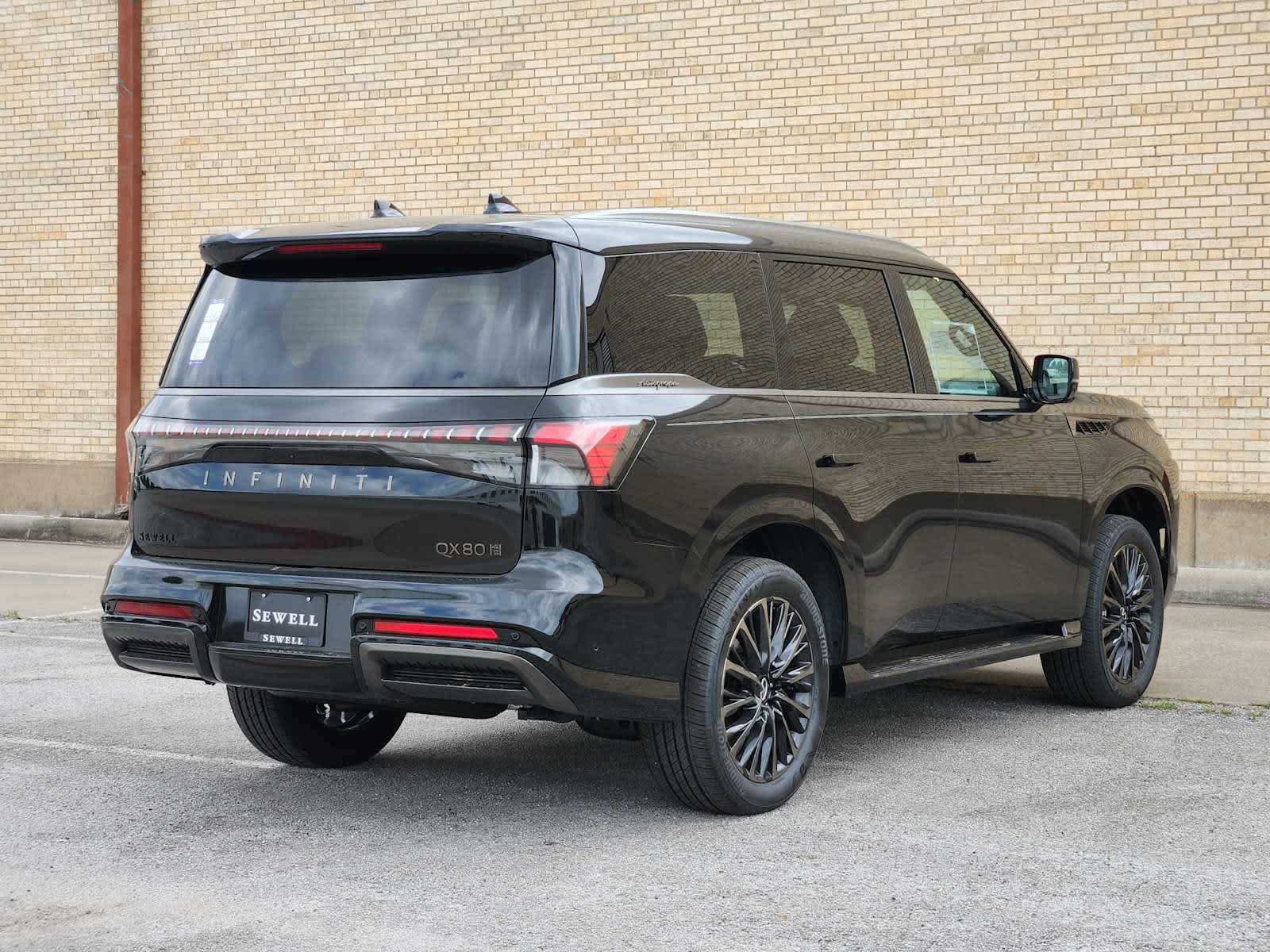 2025 Infiniti QX80 photo 3