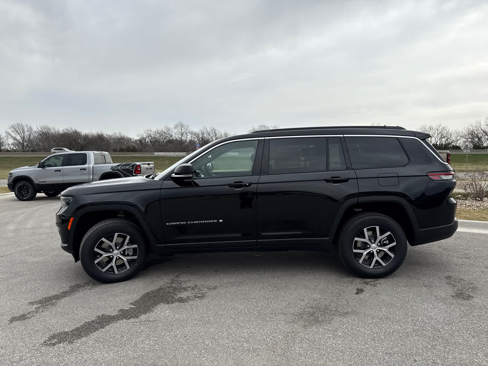 2025 Jeep Grand Cherokee Limited photo 4