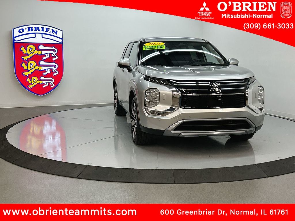 2025 Mitsubishi Outlander SE's photo