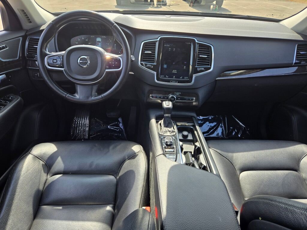 2017 Volvo XC90 Momentum photo 16