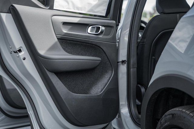 2026 Volvo XC40 photo 31