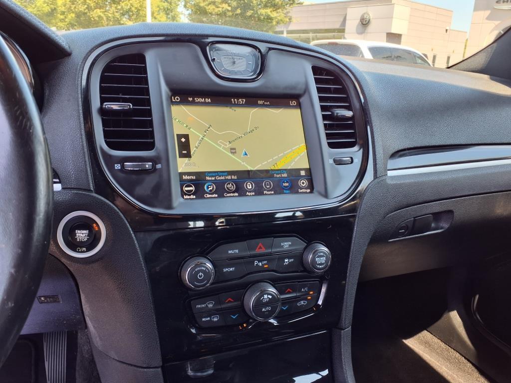 2020 Chrysler 300 photo 6