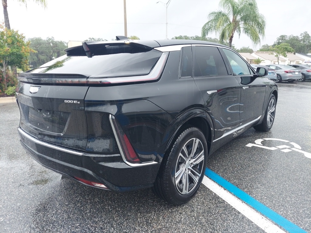 2023 Cadillac Lyriq Luxury photo 4