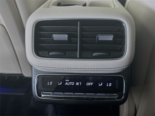 2026 Mercedes Benz GLS 450 4MATIC photo 23