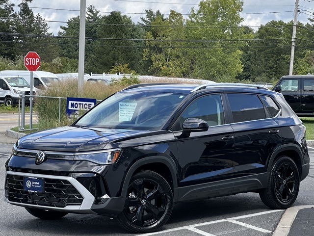 2025 Volkswagen Taos SEL photo 2