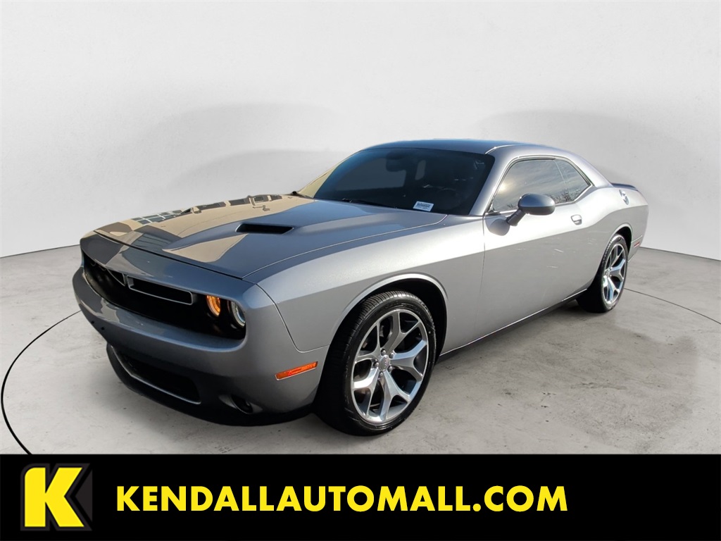 2016 Dodge Challenger SXT's photo