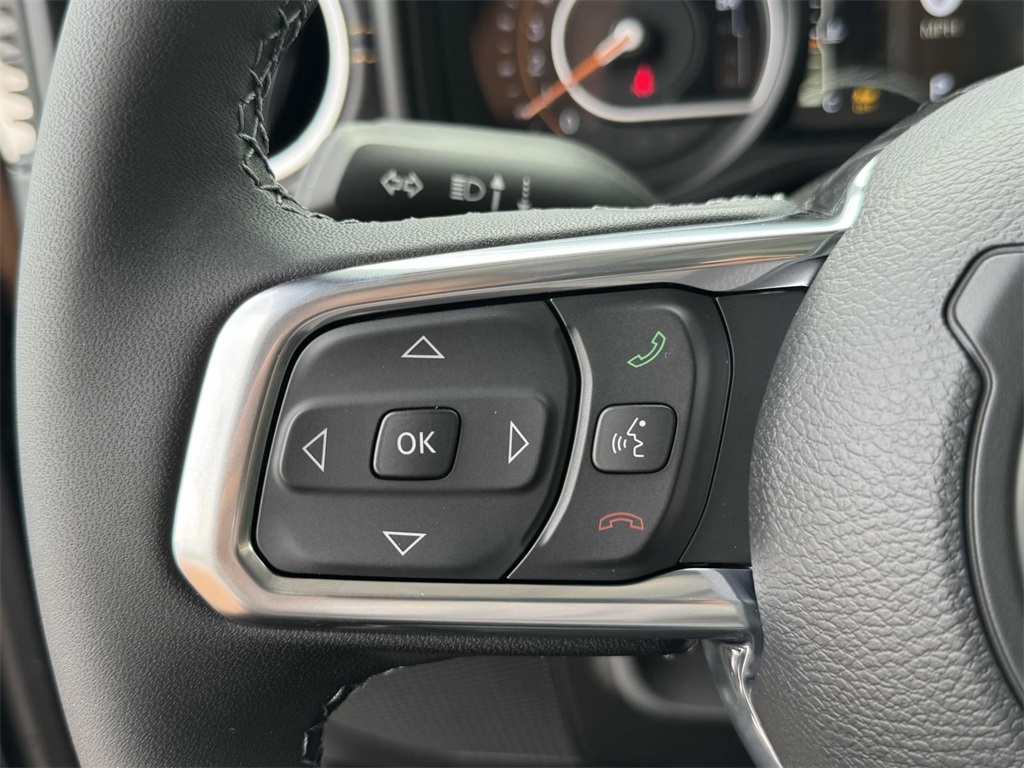 2025 Jeep Wrangler Sahara photo 21