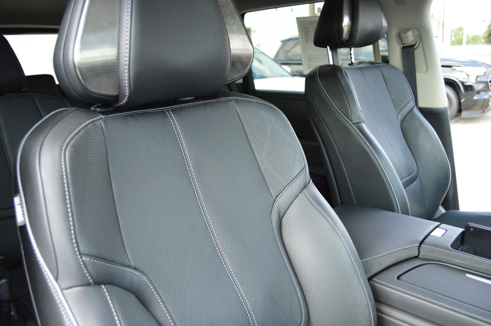 2025 Infiniti QX80 Sensory photo 11