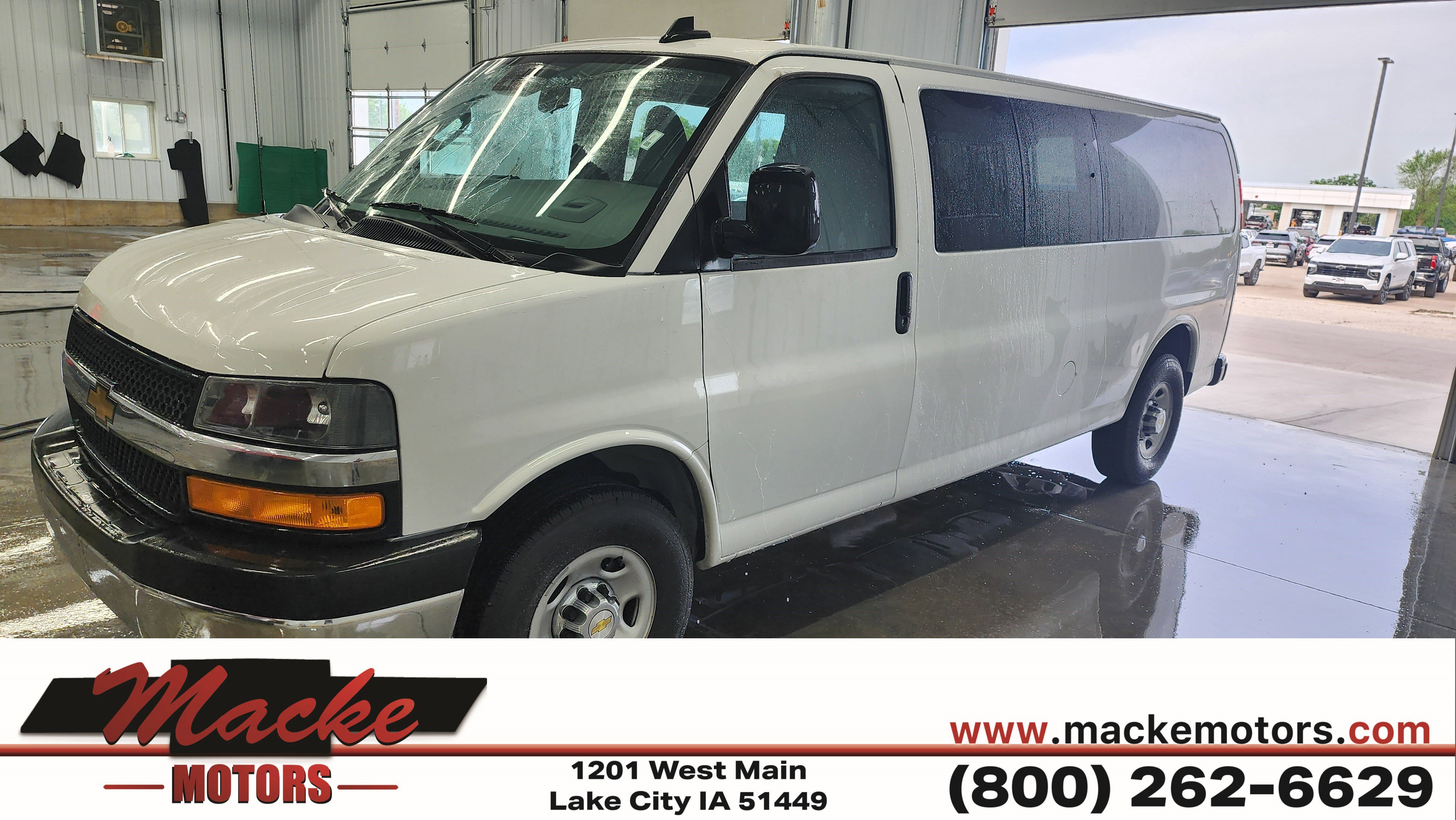 Used 2024 Summit White Chevrolet 1LT image 1