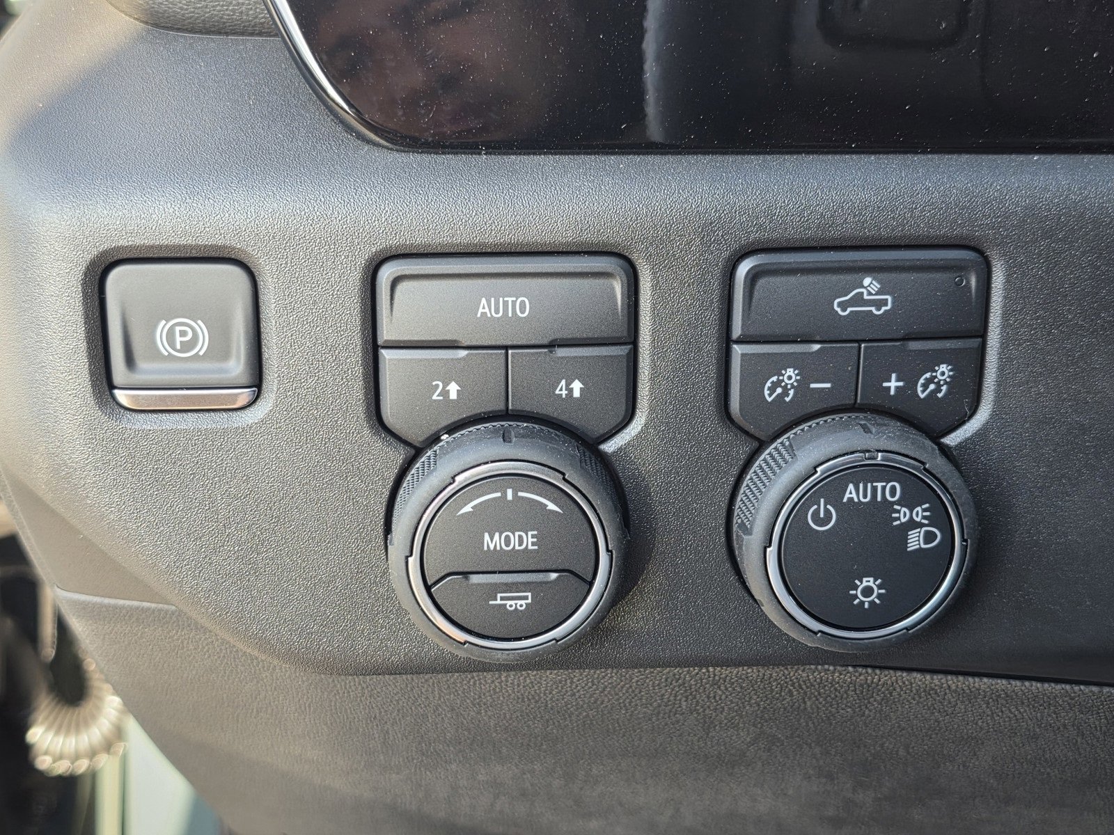 2025 Chevrolet Silverado 1500 LT photo 34