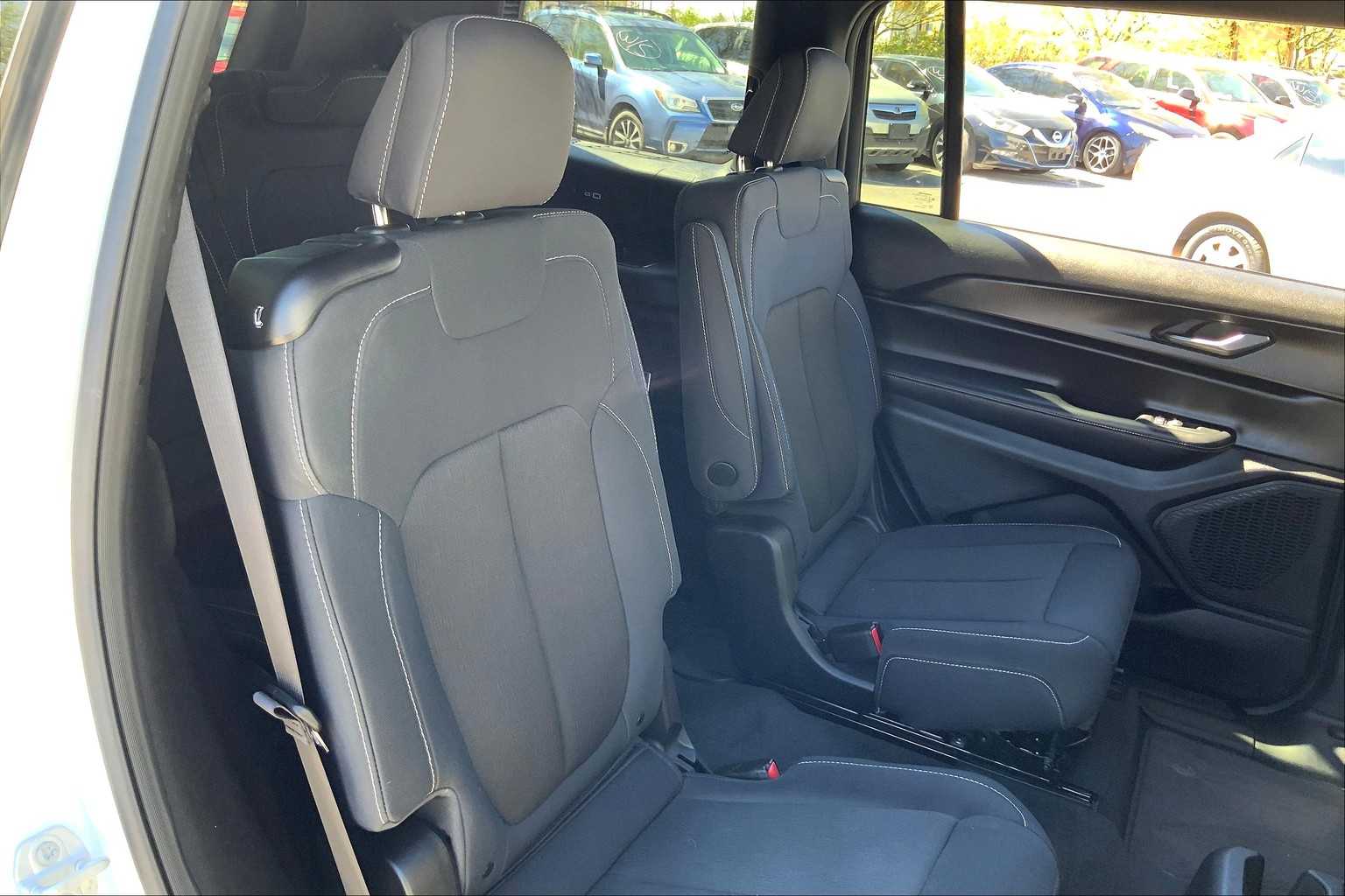 2025 Jeep Grand Cherokee Laredo X photo 18