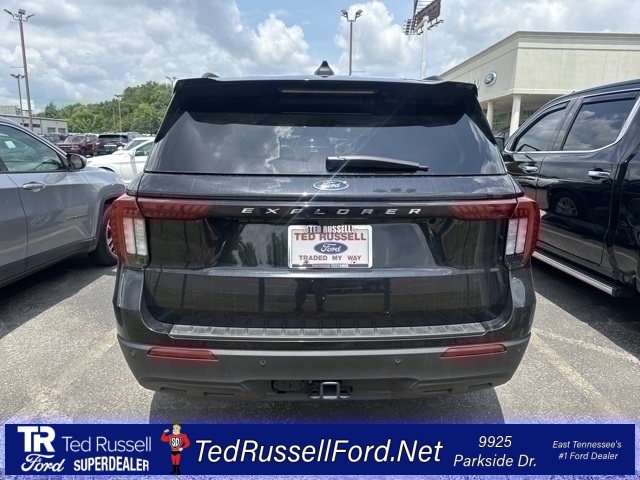 2025 Ford Explorer photo 3