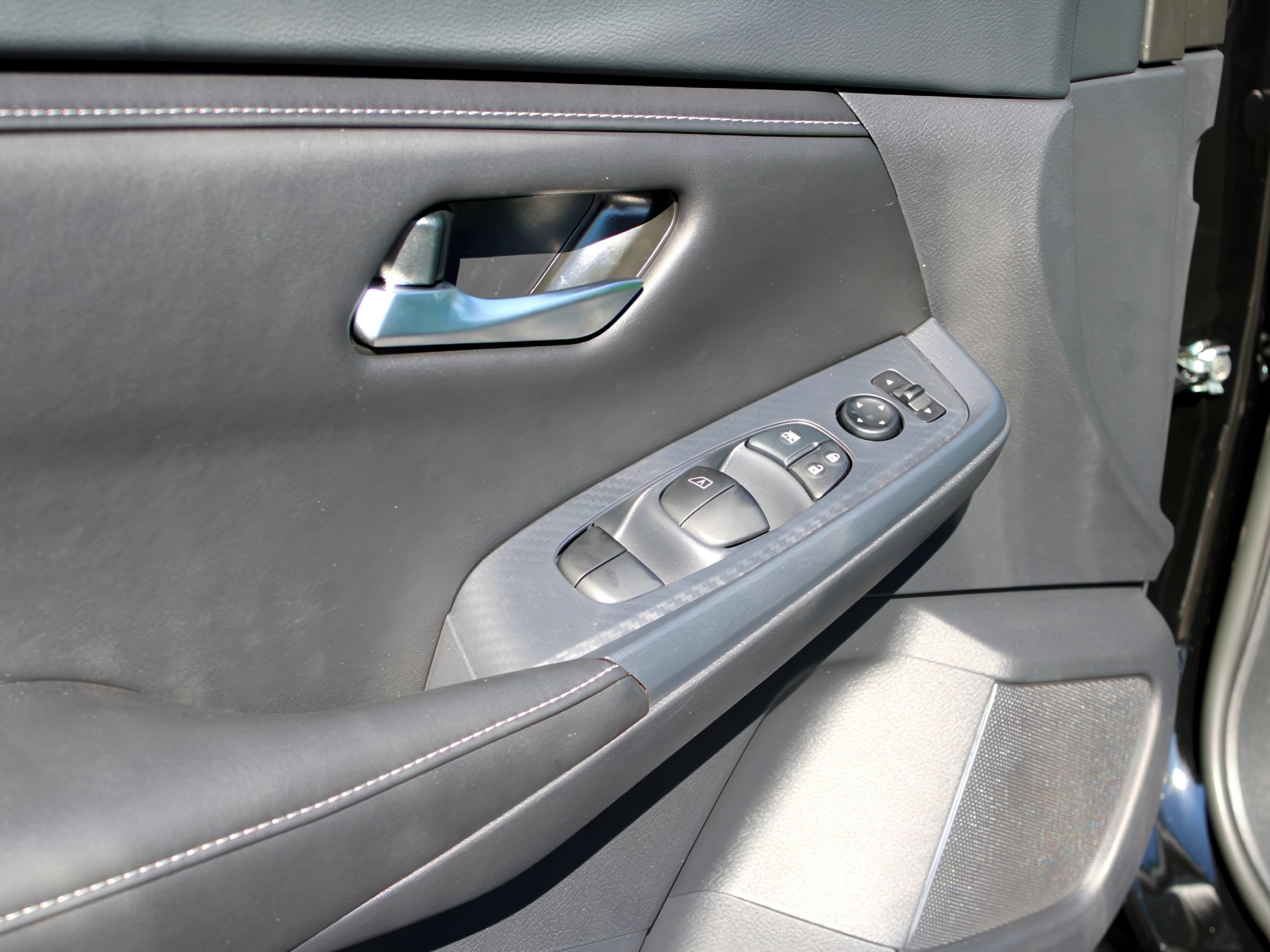 2025 Nissan Sentra SV photo 11