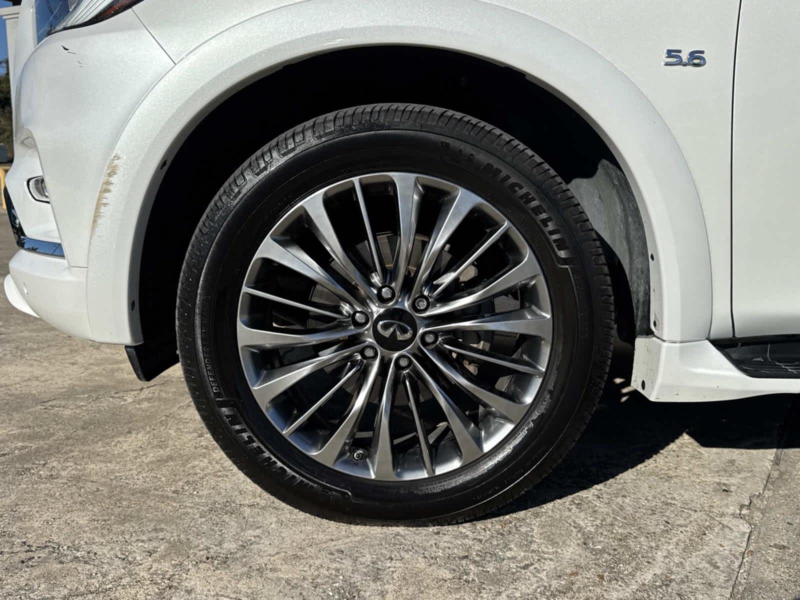 2019 Infiniti QX80 Luxe photo 4