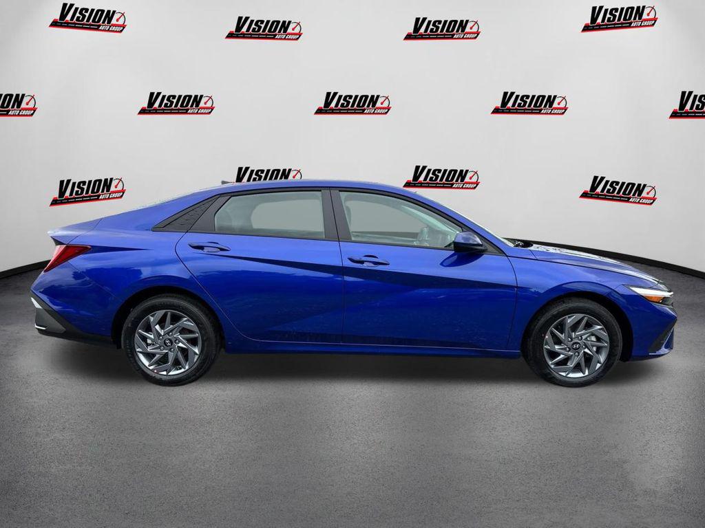 2025 Hyundai Elantra Hybrid Blue photo 4