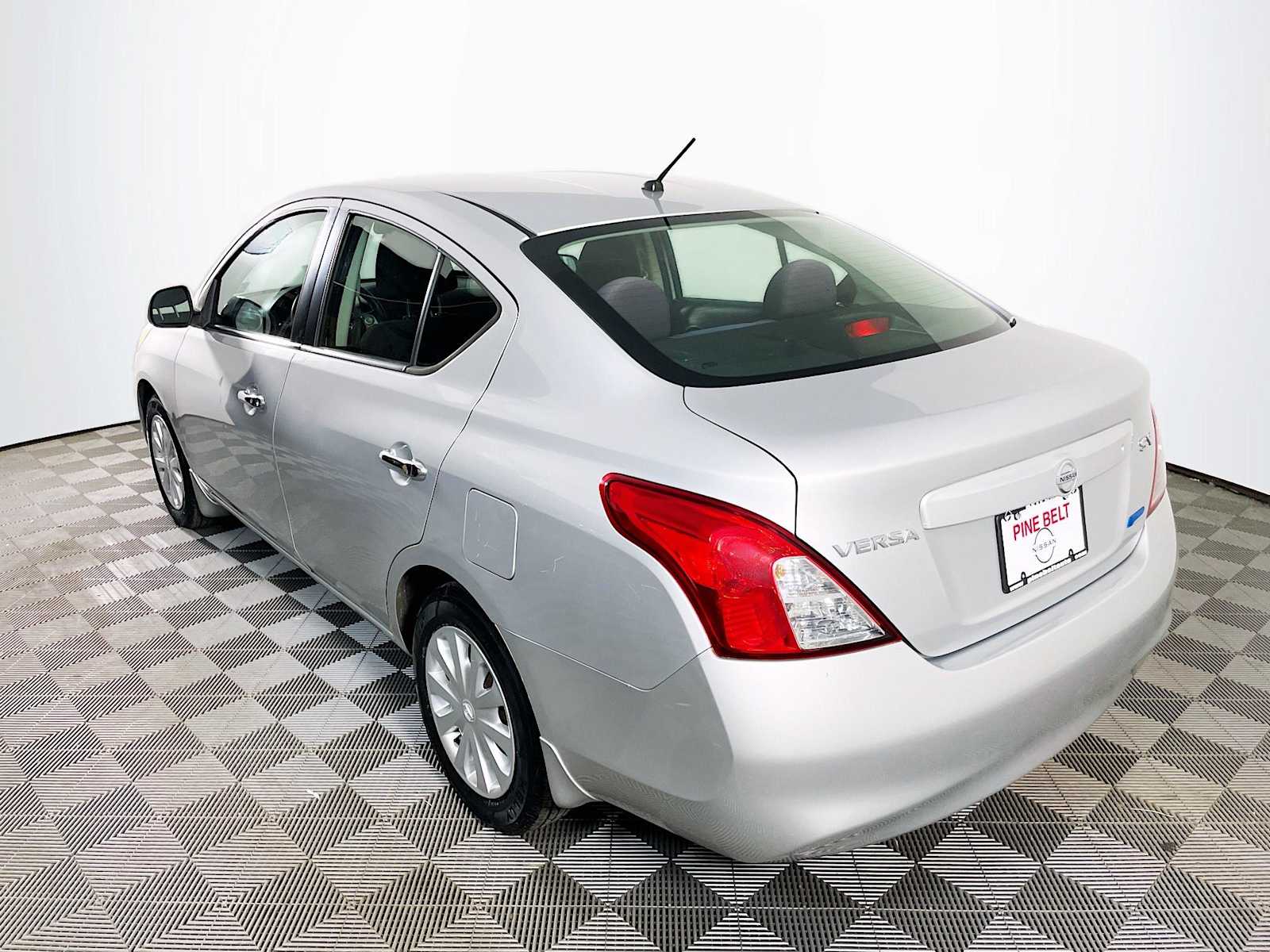 2012 Nissan Versa SV photo 6