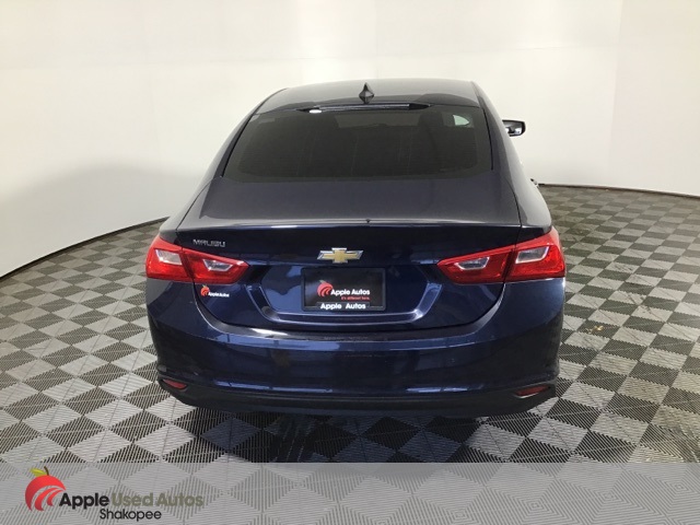 2018 Chevrolet Malibu LS photo 4