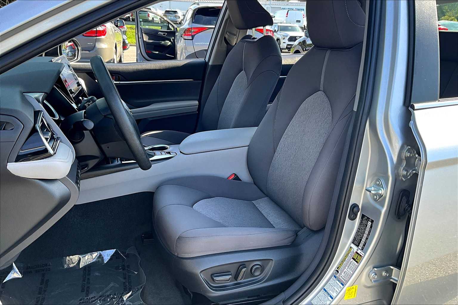 2023 Toyota Camry LE photo 7