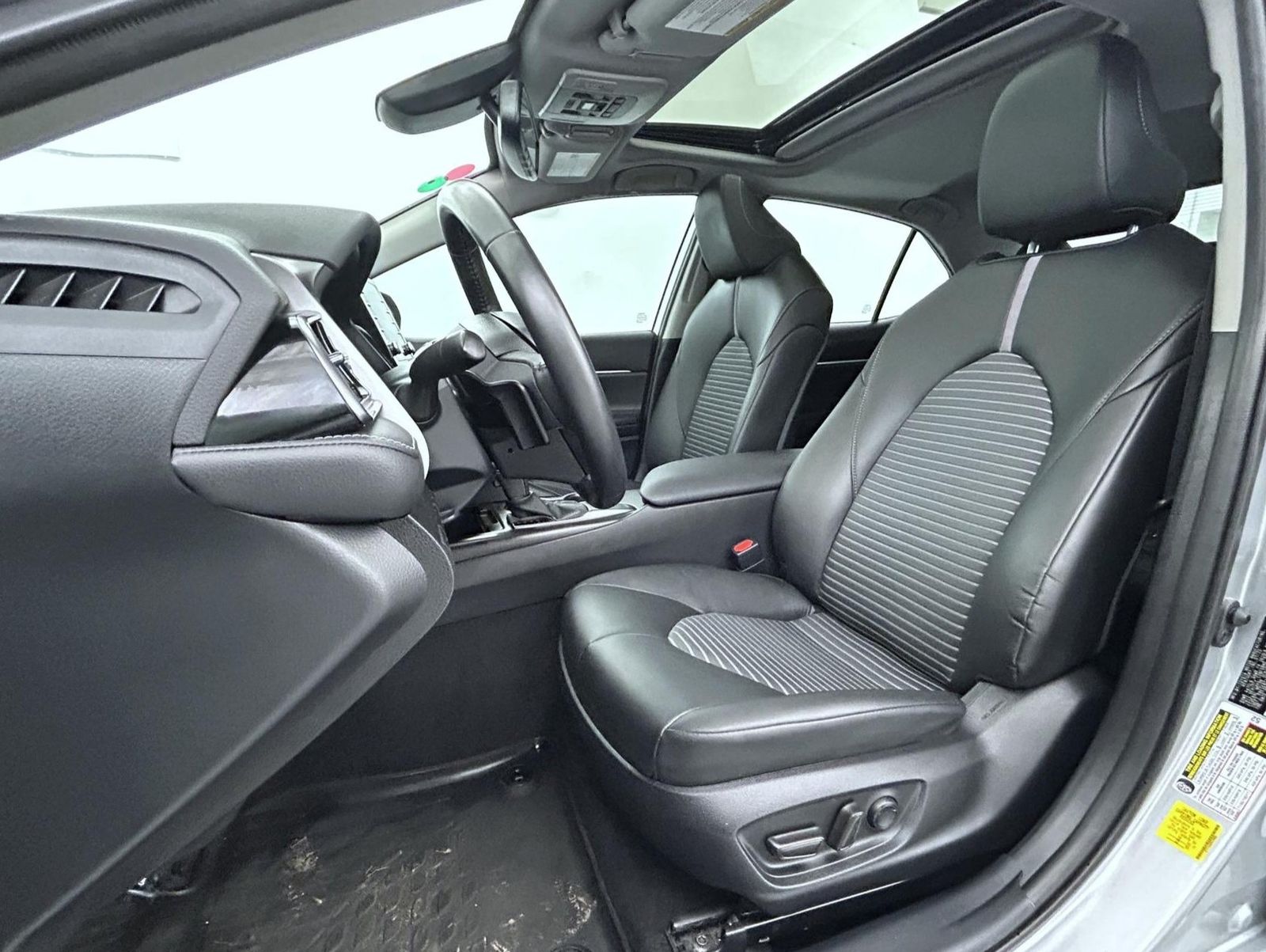 2023 Toyota Camry SE photo 10
