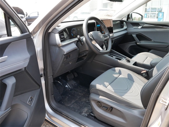 2025 Volkswagen Tiguan SE photo 6