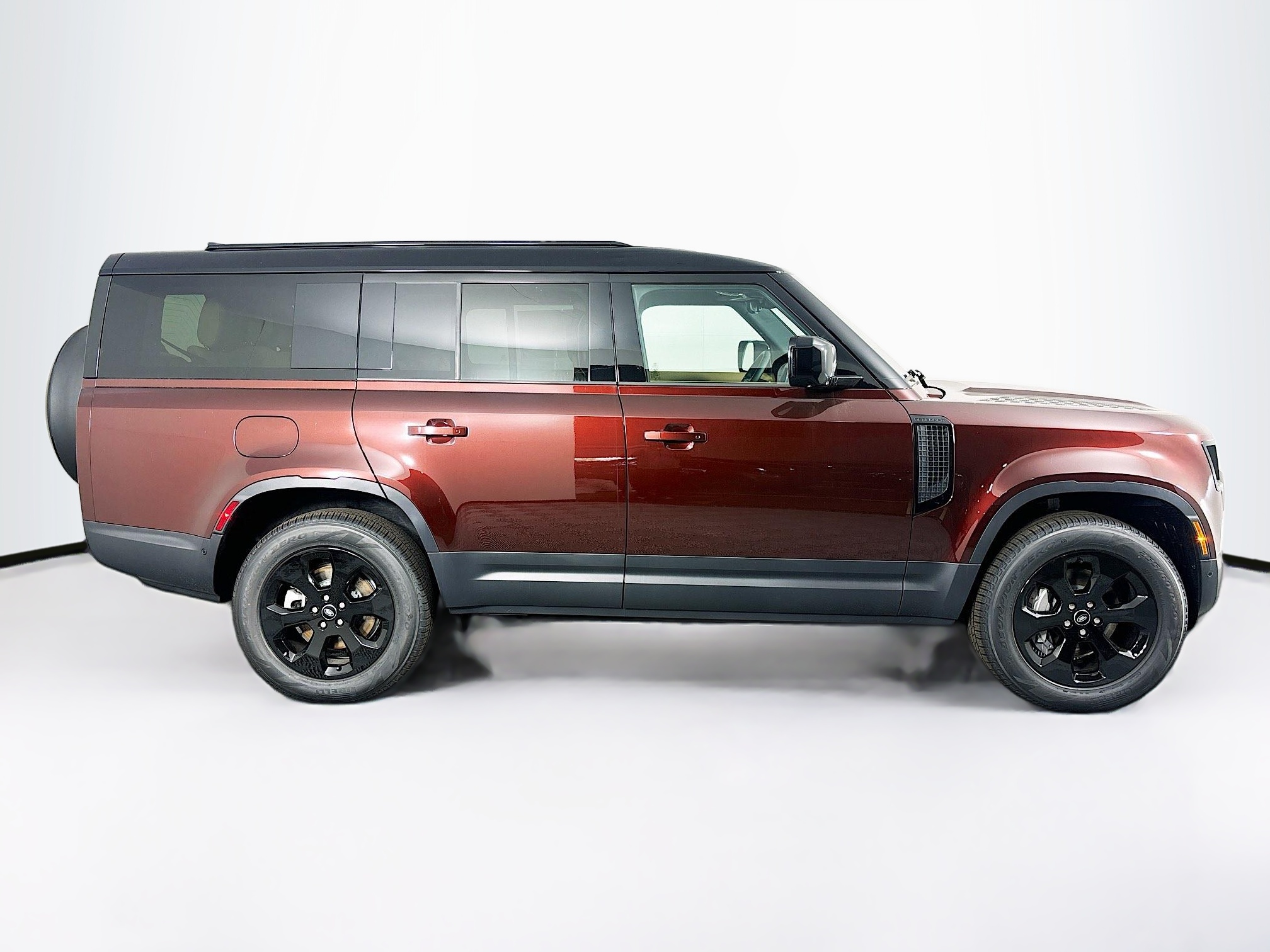 2025 Land Rover Defender 130 S photo 4