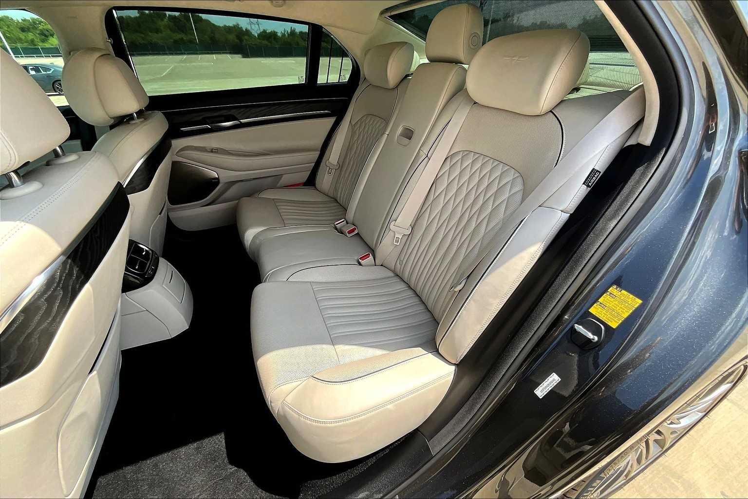 2022 Genesis G90 3.3T Premium photo 18