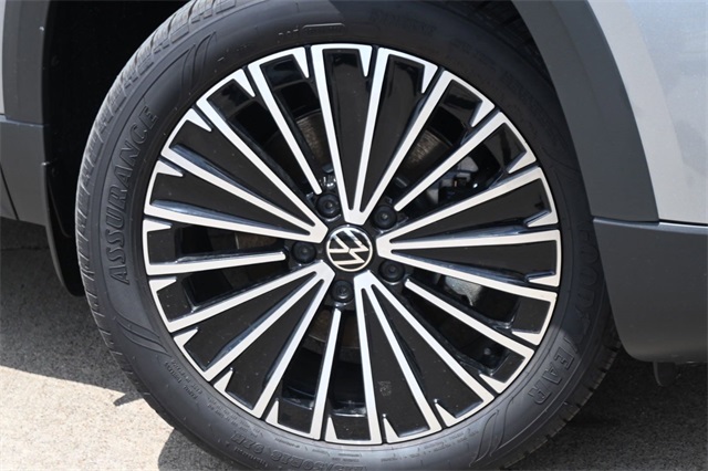 2025 Volkswagen Taos SE photo 6