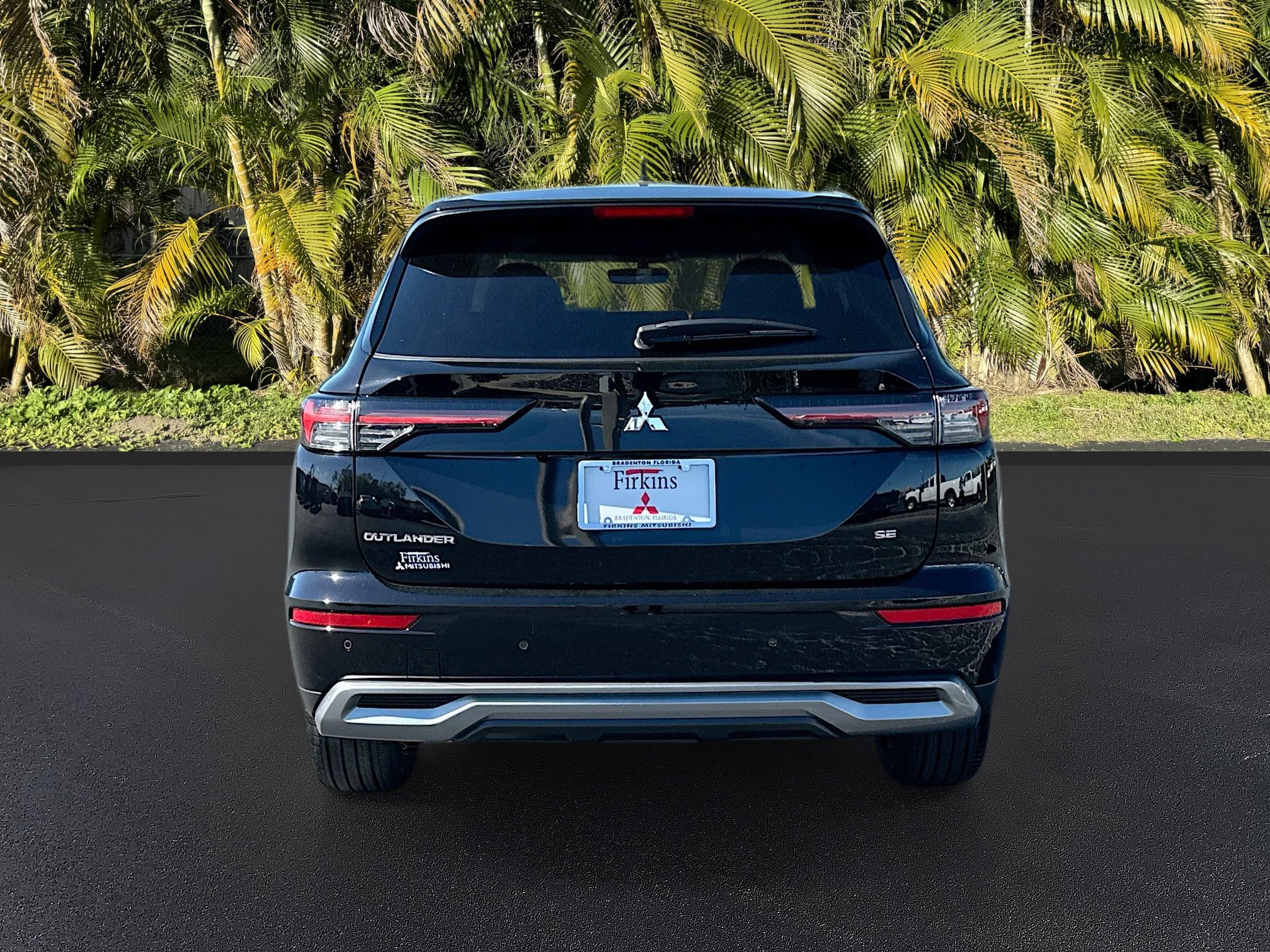 2025 Mitsubishi Outlander SE photo 4