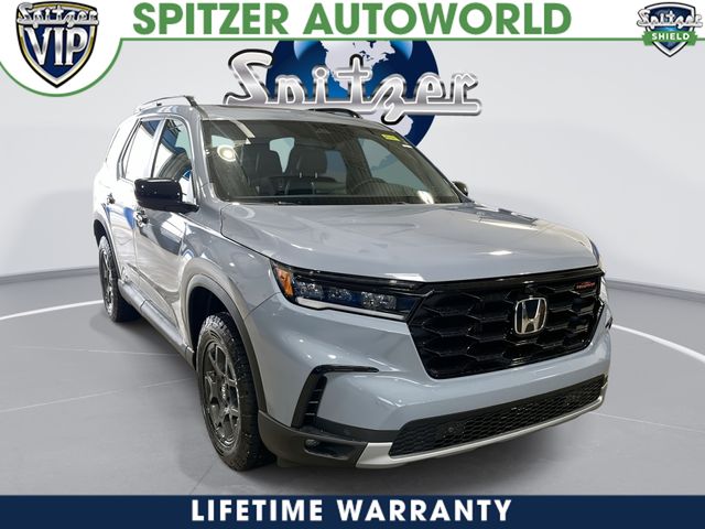 2025 Honda Pilot TrailSport's photo