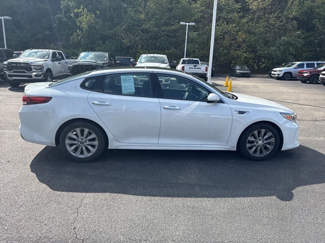 2018 Kia Optima S photo 2
