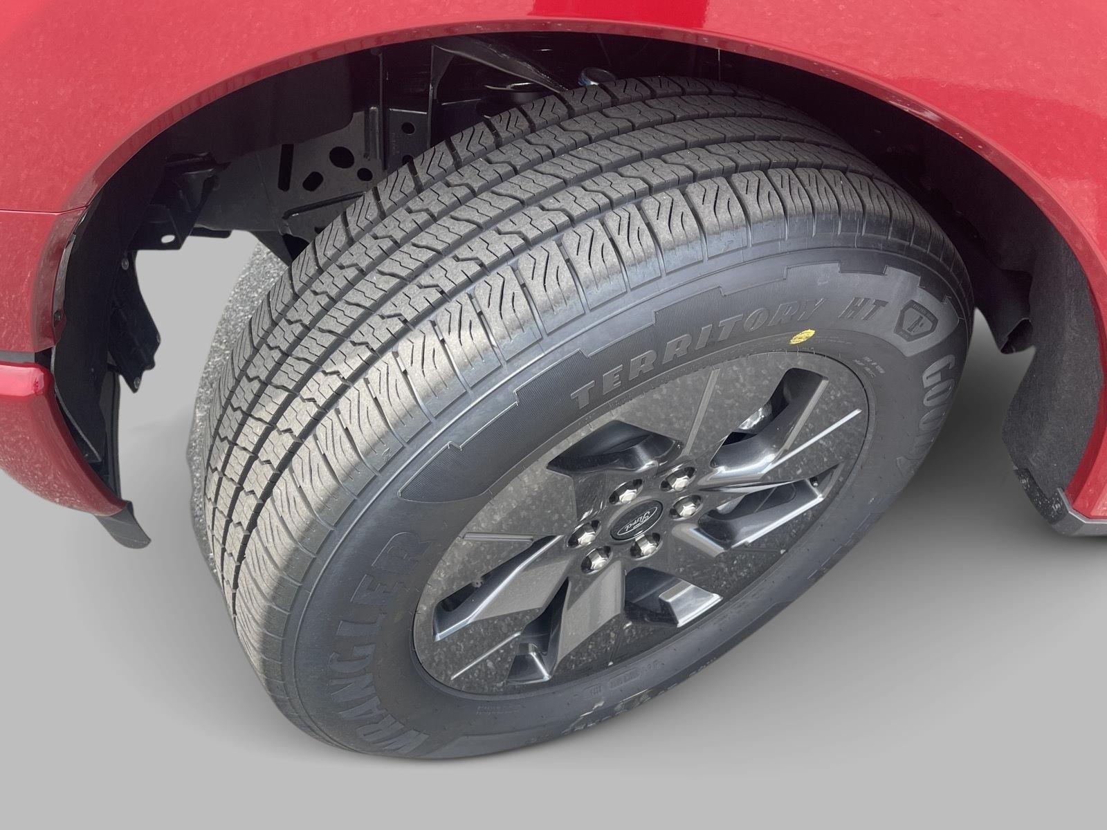 2025 Ford F-150 Lightning photo 4