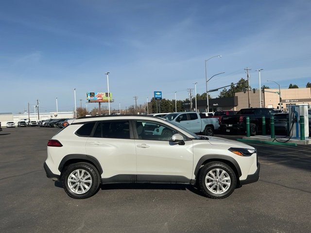 2024 Toyota Corolla Cross LE photo 2