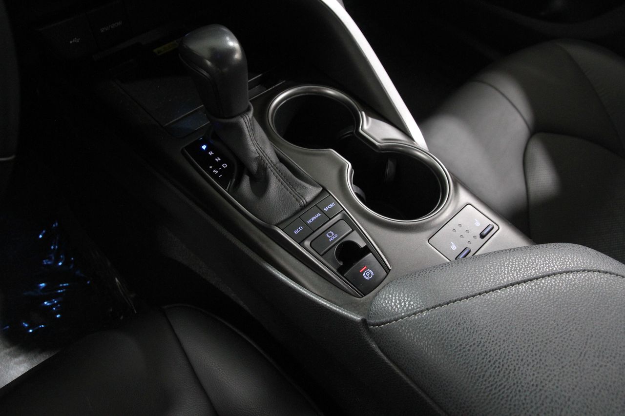 2023 Toyota Camry XSE photo 13