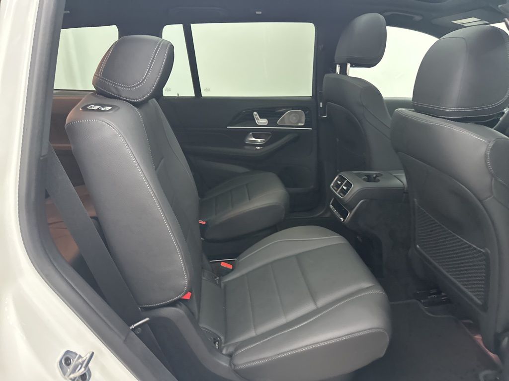 2026 Mercedes Benz GLS 450 4MATIC photo 22