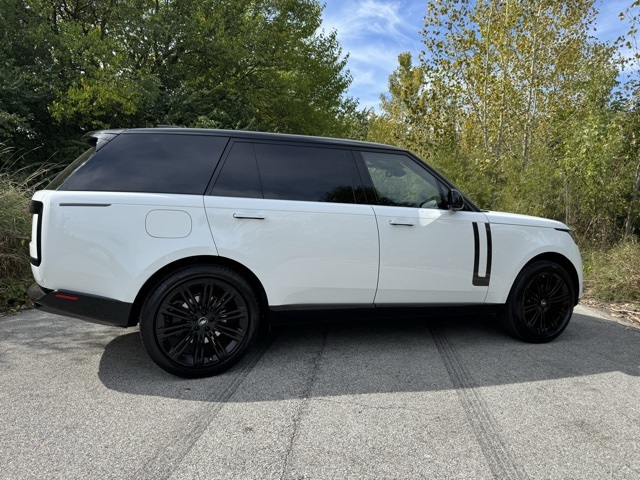 2025 Land Rover Range Rover SE photo 4