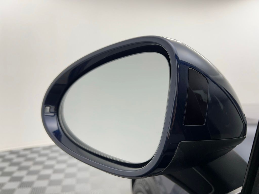 2021 Porsche Macan Base photo 24