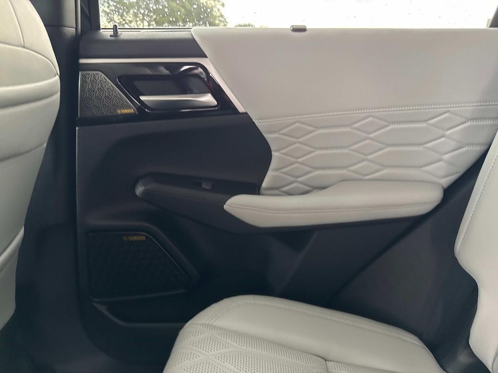 2025 Mitsubishi Outlander SEL GT photo 15