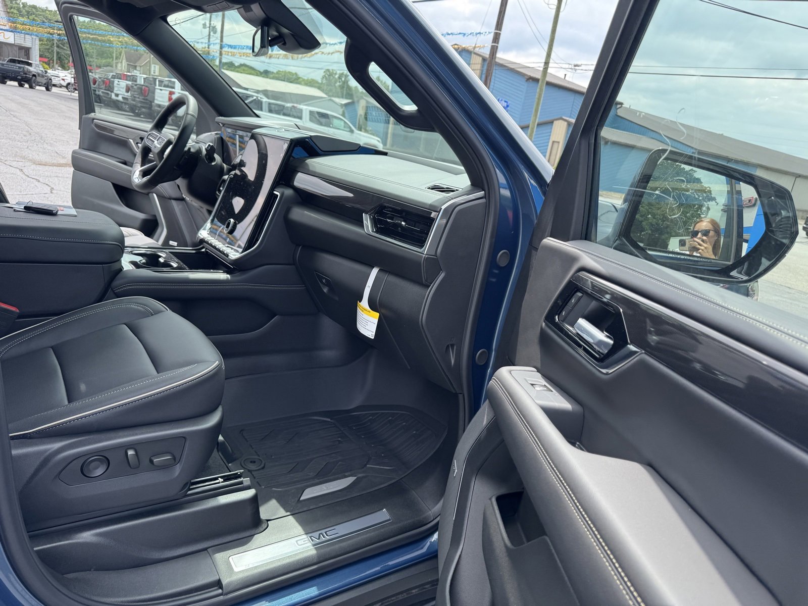 2025 Gmc Yukon XL photo 25