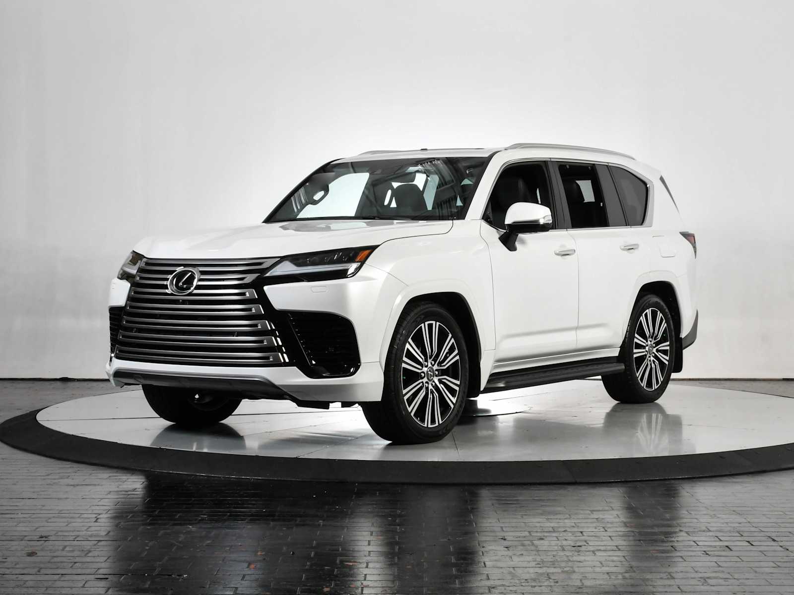 2024 Lexus LX Luxury's photo