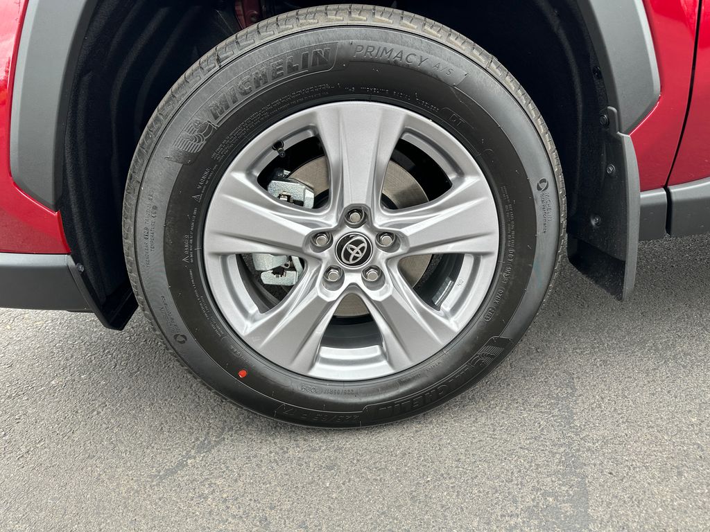 2025 Toyota RAV4 XLE photo 10