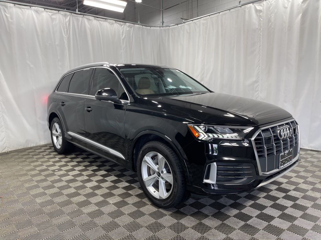 2023 Audi Q7 45 Premium Plus photo 2