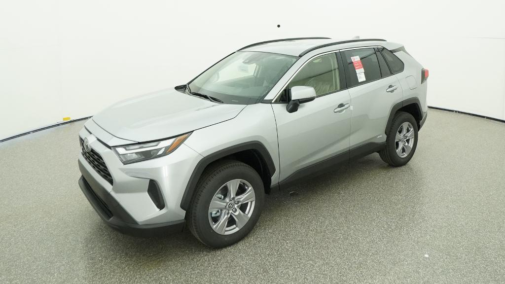 2025 Toyota RAV4 XLE's photo