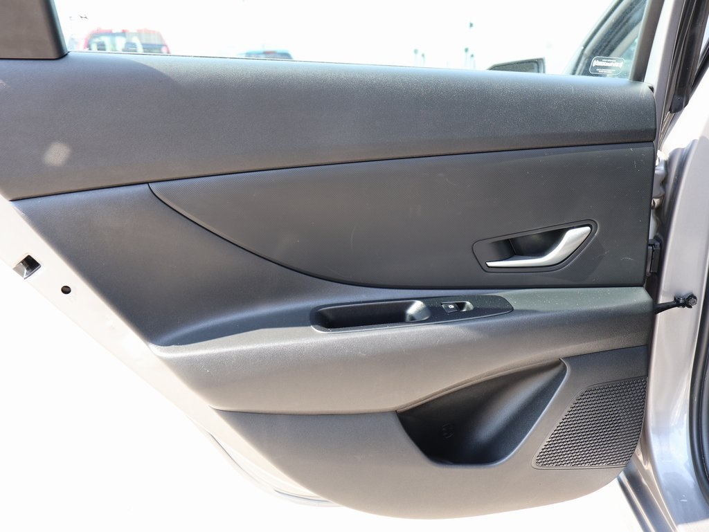 2024 Hyundai Elantra SEL photo 15