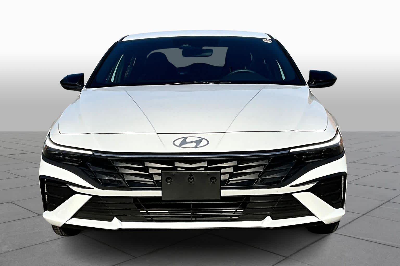 2025 Hyundai Elantra SEL Sport photo 3