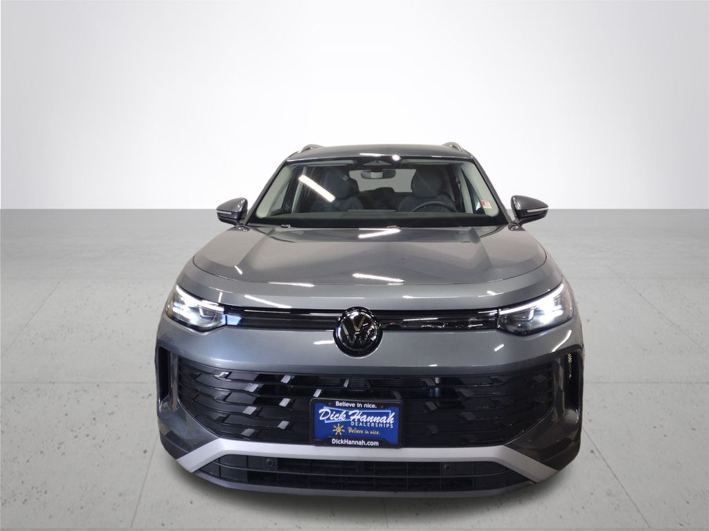 2025 Volkswagen Tiguan SE photo 3