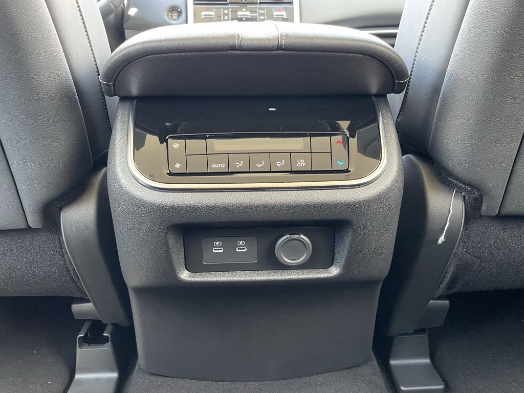 2026 Nissan Armada SV photo 17