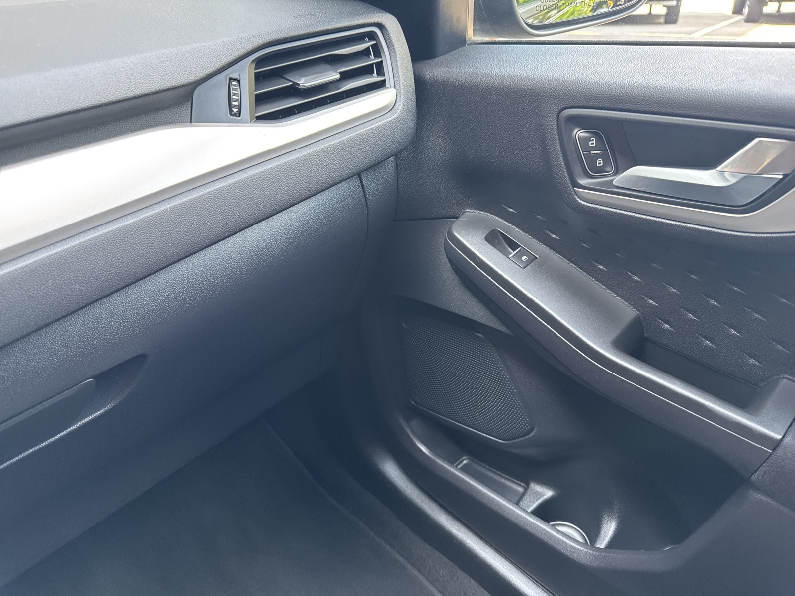 2020 Ford Escape SE photo 29