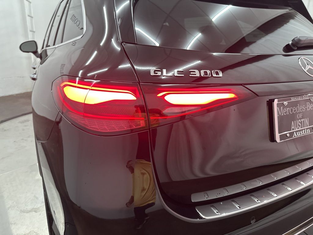 2025 Mercedes Benz GLC 300 photo 19